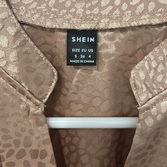 SHEIN tan v neck Print Silky Blouse size small NWOT top - Picture 3 of 5